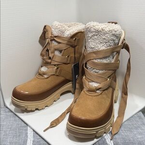 Sorel Women's Brown and Cream Winter Boots